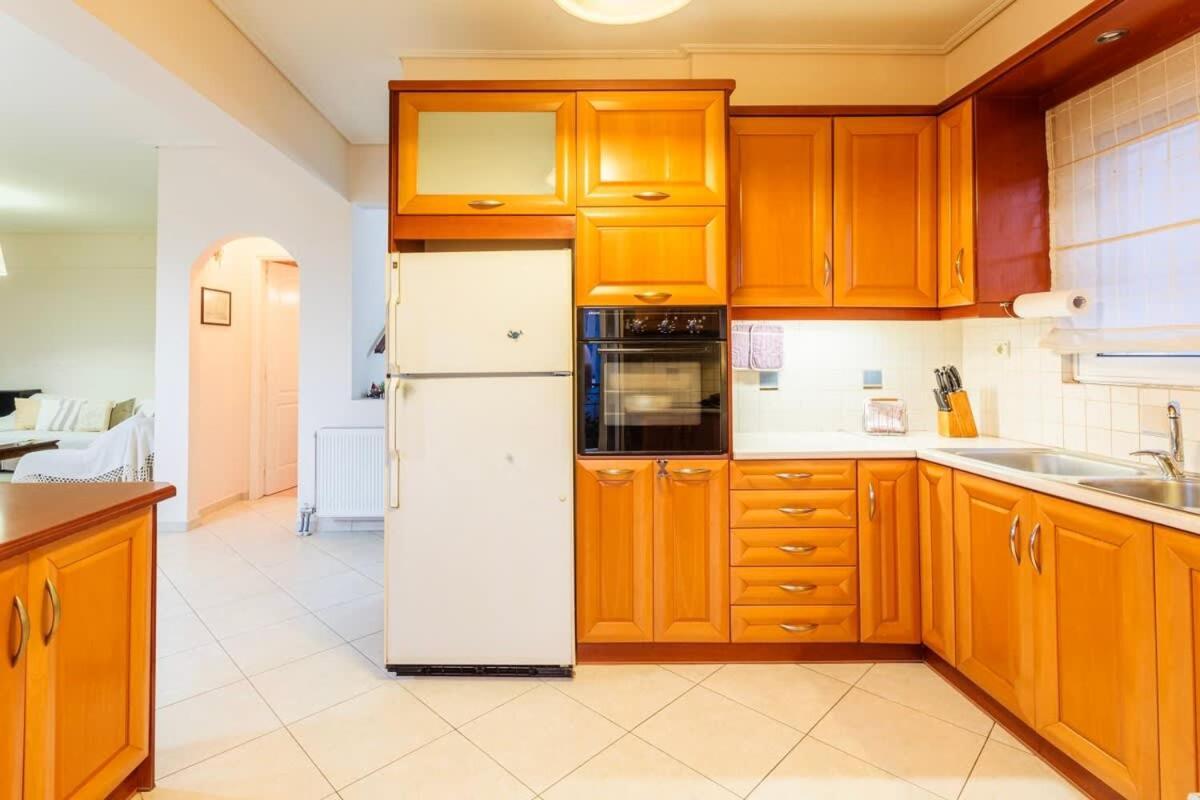 Spacious Urban Haven-Family Home, Perfect Location Kalamata Exterior photo