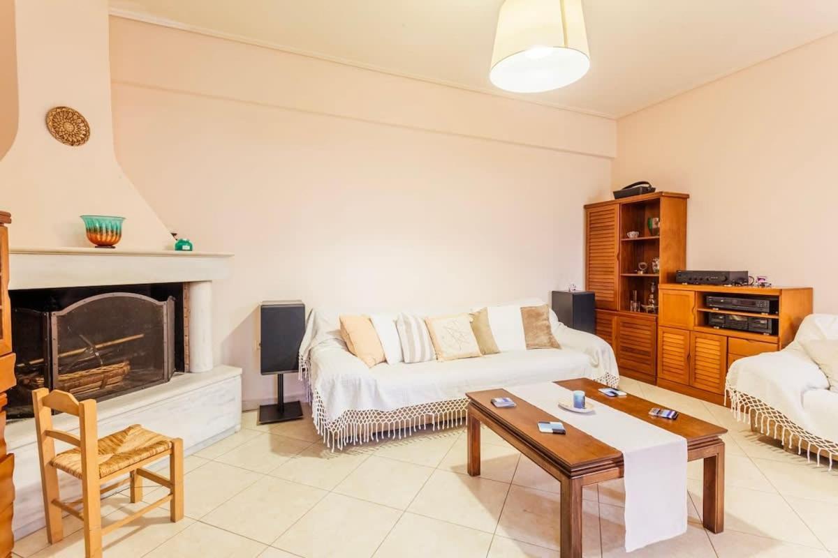 Spacious Urban Haven-Family Home, Perfect Location Kalamata Exterior photo